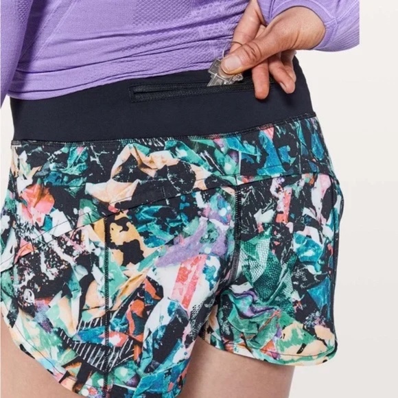 Lululemon Speed Up Short *2.5" Color Crush Multi / Black Sz 6 - Picture 7 of 7